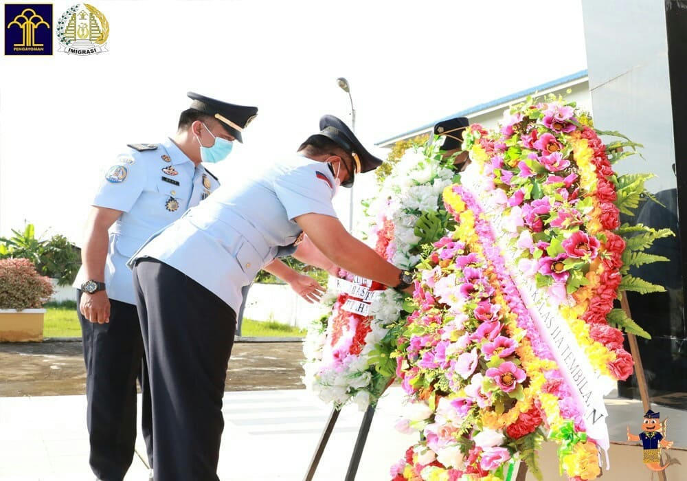 ZIARAH DAN TABUR BUNGA HARI DHARMA KARYADHIKA 2021