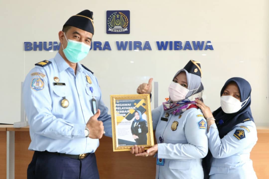 PEGAWAI PELAYANAN TERBAIK