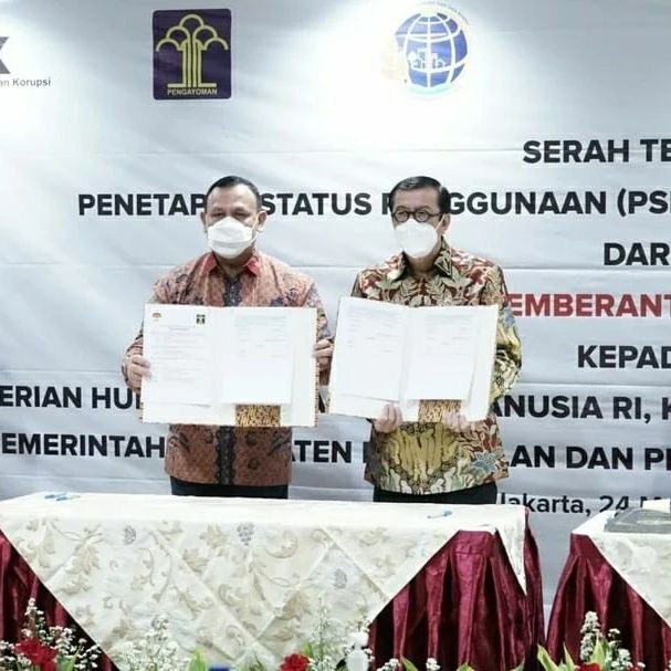 KEMENKUMHAM TERIMA HIBAH 8 MOBIL RAMPASAN KPK, YASONNA: UNTUK TINGKATKAN LAYANAN PUBLIK
